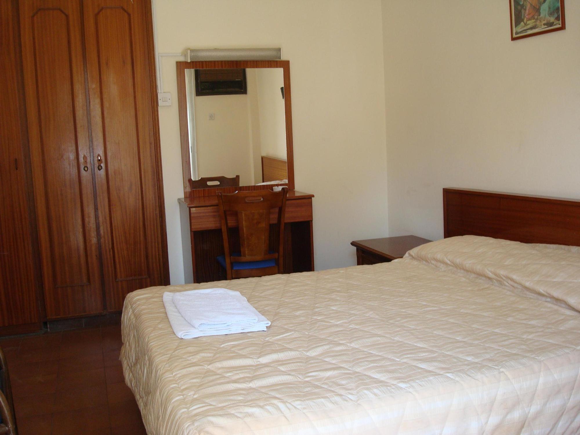 Hotel Best Western Plus Larco Larnaka Exterior foto